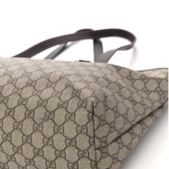 GG Supreme Monogram Gucci Zippered Shopping Tote - Picture 12 of 15